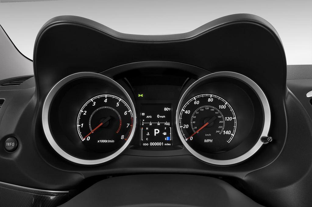 Mitsubishi Lancer (Baujahr 2010) Intense 5 Türen Tacho und Fahrerinstrumente