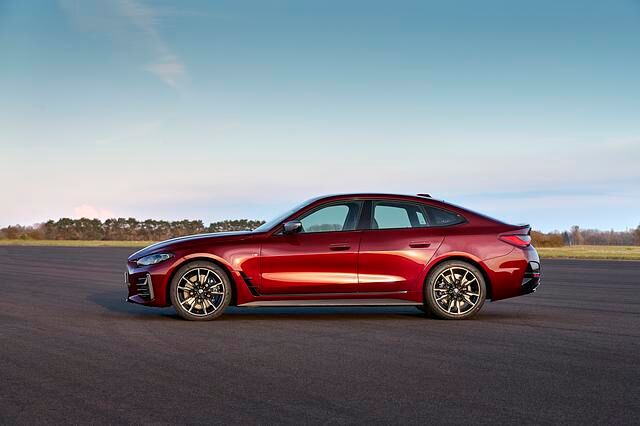 In den Abmessungen wächst das 4er Gran Coupé leicht in alle Richtungen