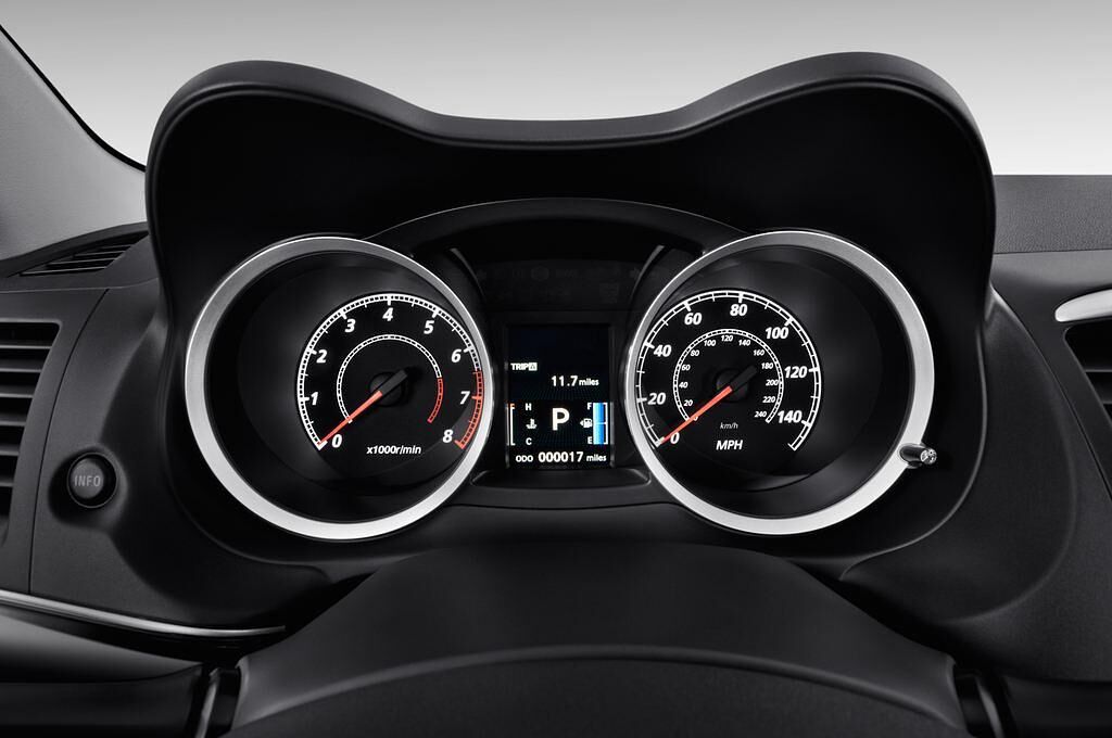 Mitsubishi Lancer Sportback (Baujahr 2012) Instyle 5 Türen Tacho und Fahrerinstrumente