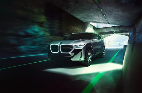 BMW Concept XM - Der Grill leuchtet