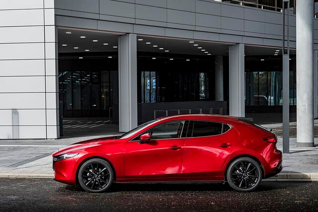 Mit fast viereinhalb Meter gehört der Mazda3 zu den größeren Vertretern der Kompaktklasse