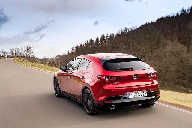 Das Blechkleid des Mazda3 setzt auf sanfte Wölbungen statt auf scharfe Kanten