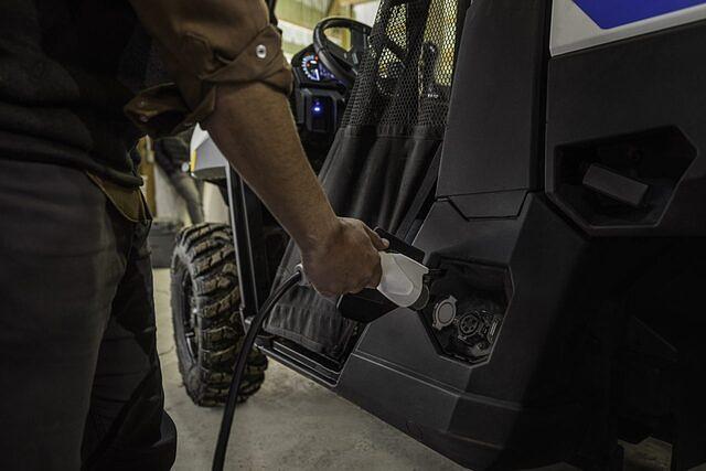 An normalem Haushaltsstrom sollen die Batterien nach 5 Stunden wieder vollständig geladen sein