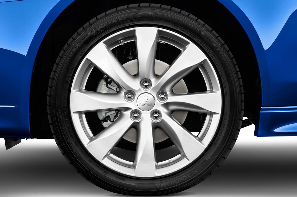 Mitsubishi Lancer Sportback (Baujahr 2012) Instyle 5 Türen Reifen und Felge