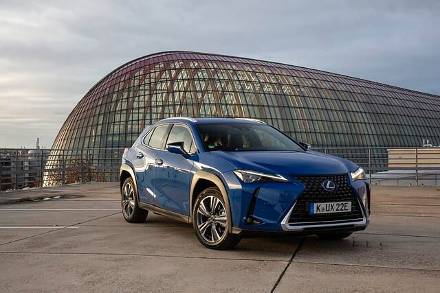 Der Lexus überzeugt durch eine komfortable Abstimmung und die fast schon unheimliche Ruhe