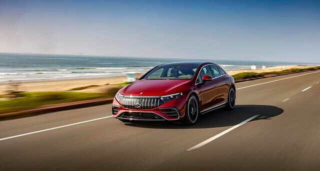 Mit dem optionalen Dynamic-Plus-Paket kann die AMG-Version des EQS bis 250 km/h schnell fahren