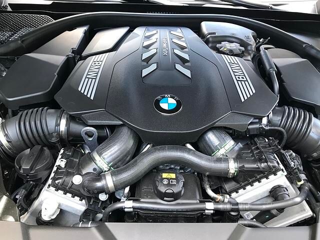 Der 4,4-l-V-Achtzylinder-Ottomotor mit doppelter Turboaufladung kommt auf 390 kW/530 PS