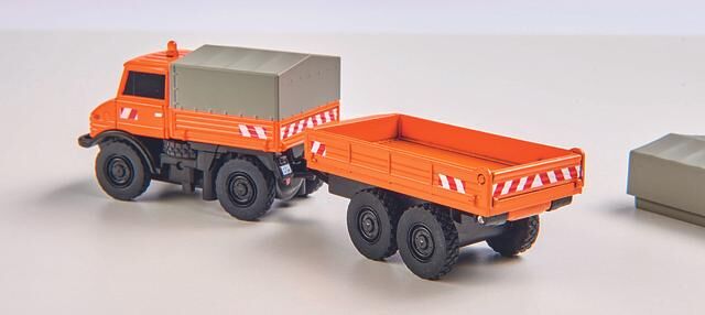 Bei den besonders preisgünstigen RC-Miniaturen setzte sich ein 1:87-Modell des Unimog 406 mit passendem Anhänger (124 Euro) durch