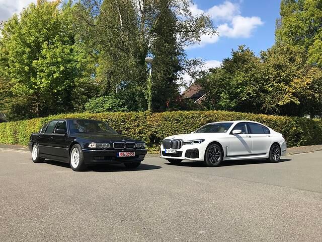 Impression: BMW 750iL (E38) trifft auf 750Li xDrive (G12) - Immer der Niere nach