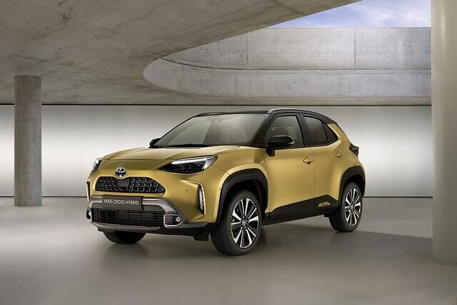 Der Cross nimmt sich das Kompakt-SUV RAV4 zum Vorbild