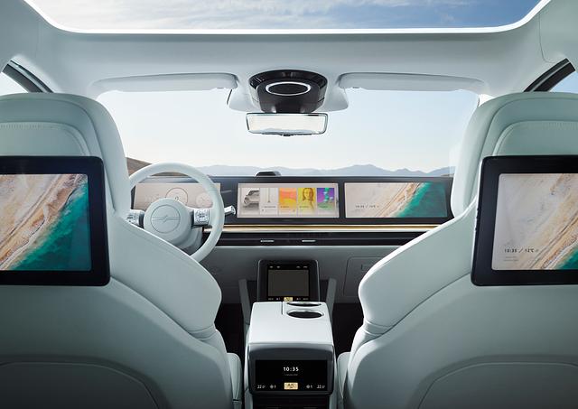 Innen gibt es viel Infotainment