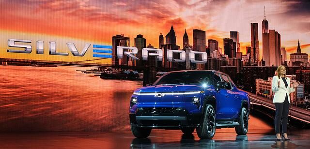 Der elektrische Silverado kommt mit seinen fast 700 PS auf Sprintwerte wie ein Sportwagen