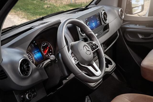Nach dem in der Oberklasse angesiedelten Contura kommt der Mercedes-Transporter als Basisfahrzeug nun auch in der Bestseller-Baureihe Profila zum Einsatz