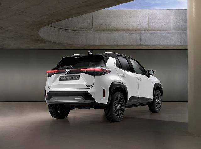 Der Toyota Yaris Cross verfügt als Adventure-Modell über einen vorderen Unterfahrschutz sowie über eine Schutzplatte am hinteren Stoßfänger