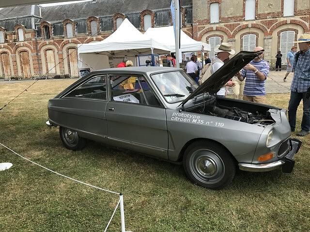 Beim Karossier Heuliez beginnt 1969 die Produktion des Coupés M 35 mit Wankel-Motor und hydropneumatischer Federung