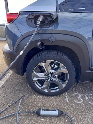 Juice Booster 2 im Test   - Das Schweizer Messer für E-Autofahrer  
