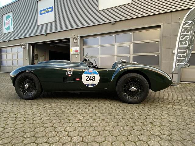 An der 1977 neu aufgelegten Mille Miglia hat das Fahrzeug auch schon teilgenommen 