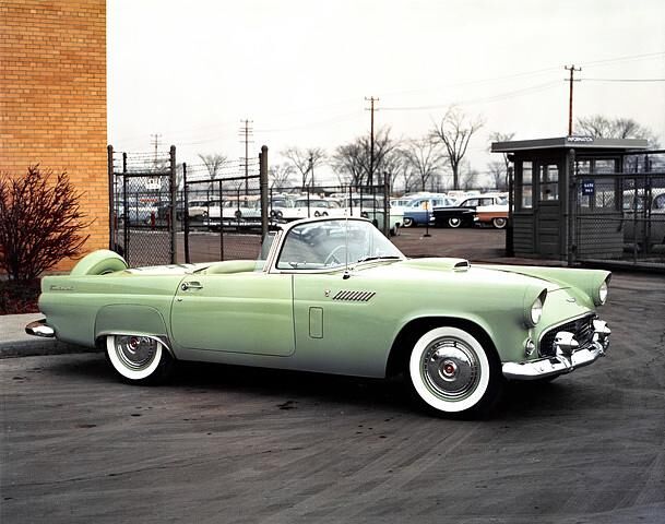 Eine der großen Ford-Ikonen war das Cabriolet Thunderbird. Hier die Version aus dem Jahr 1956