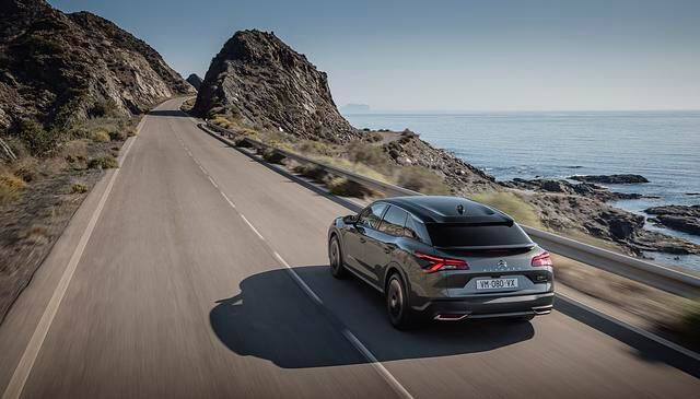 Der C5 X vereint Elemente von SUV, Kombi und Coupé in sich