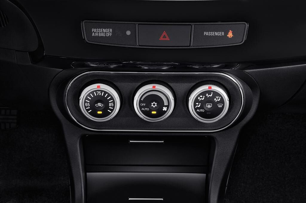 Mitsubishi Lancer Sportback (Baujahr 2015) - 5 Türen Temperatur und Klimaanlage