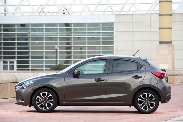 MIt 4,06 Meter Länge bleibt der Mazda2 ein echter Kleinwagen