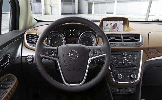 Viele Knöpfe und Bedienschalter sind ein Indiz für ein Vor-Facelift-Fahrzeug