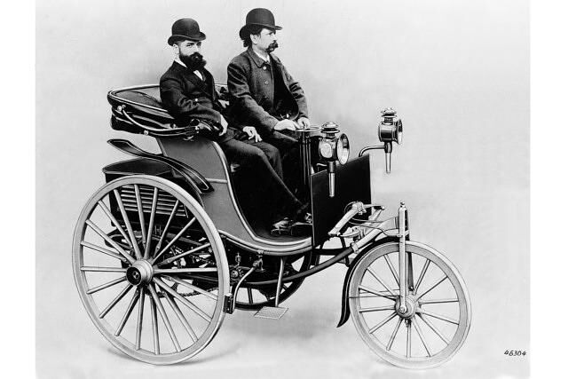 Mit heutigen Autos hat das Dreirad nicht viel gemein