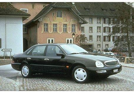 <h2 class='text-lg font-medium md:text-xl md:font-semibold'>Platz 5: FORD Scorpio</h2><p>Der Scorpio Eins war nicht erfolgreich, aber "Auto des Jahres" (1986). Die zweite Auflage floppte. Warum? Man muss nur hinschauen: Eigenartiger Blick, schwammig umrissenes Heck - US-Design, meilenweit entfernt vom europ&auml;ischen Zeitgeschmack. Der K&ouml;lner bot trotz gnadenlosem Wertverlust (50 % im ersten Jahr) viel Auto f&uuml;rs Geld: ein sehr gutes Raumangebot (besonders im Fond), oft fast komplette Ausstattung (speziell im Ghia), guten Fahrkomfort und zumindest gesunde Motor-Hausmannskost bis hin zum kr&auml;ftigen 2.9i-24V-Einspritzer von Cosworth (207 PS). Gebaut wurden von 1985 bis 1998 rund 850.000 Exemplare. Die Einstellung der Modellreihe war komischerweise aber schon vor der Pr&auml;sentation des Scorpio &acute;95 (der, der floppte) beschlossene Sache: Zumindest das war eine gute Entscheidung.</p>