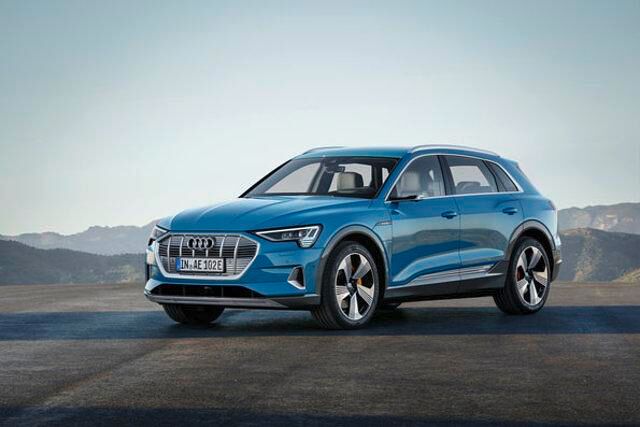 <h2 class='text-lg font-medium md:text-xl md:font-semibold'>Platz 7: Audi e-tron</h2><p class="MsoNormal" style="margin: 0cm 0cm 0.0001pt; font-size: medium; font-family: Calibri, sans-serif; caret-color: #000000; color: #000000;"><a title="Tests & Erfahrungen mit dem Audi e-tron" href="https://www.autoplenum.de/auto/audi/e-tron/suv-2018/55-quattro-360-ps" target="_blank" rel="noopener">Hier geht es zu den Tests & Erfahrungen mit dem Audi e-tron</a></p>
<p class="MsoNormal" style="margin: 0cm 0cm 0.0001pt; font-size: medium; font-family: Calibri, sans-serif; caret-color: #000000; color: #000000;">&nbsp;</p>
<p class="MsoNormal" style="margin: 0cm 0cm 0.0001pt; font-size: medium; font-family: Calibri, sans-serif; caret-color: #000000; color: #000000;">Man vermutet es zuerst nicht, aber der neue rein elektrische e-tron von Audi hat ordentlich Dampf unter der Haube. Ein 408 PS starker Elektromotor bringt den SUV in 5,7 Sekunden auf Tempo 100. Die 408 Ps erreicht der e-tron im Boost Mode, f&uuml;r den Alltag bietet er zahme 360 PS. Seit Ende 2018 ist der Stromer erh&auml;ltlich, die Basisausf&uuml;hrung beginnt bei 79.990 Euro.</p>
<p class="MsoNormal" style="margin: 0cm 0cm 0.0001pt; font-size: medium; font-family: Calibri, sans-serif; caret-color: #000000; color: #000000;">&nbsp;</p>
<p class="MsoNormal" style="margin: 0cm 0cm 0.0001pt; font-size: medium; font-family: Calibri, sans-serif; caret-color: #000000; color: #000000;">&nbsp;</p>