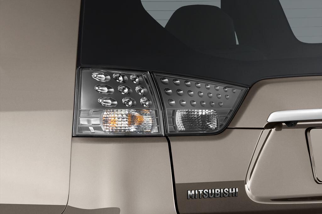 Mitsubishi Outlander (Baujahr 2010) - 5 Türen Rücklicht