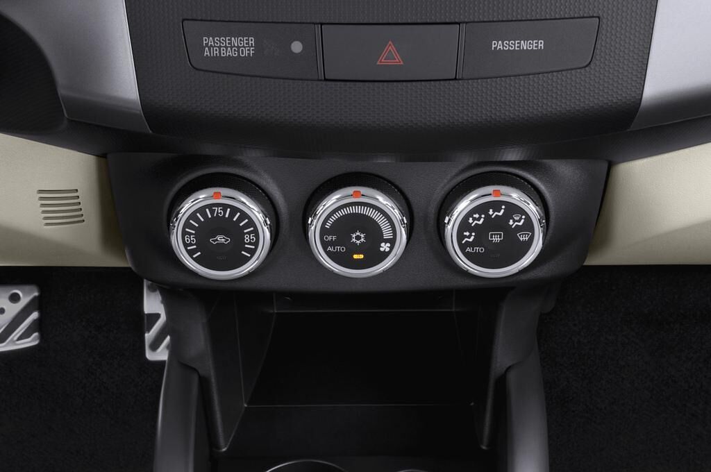 Mitsubishi Outlander (Baujahr 2010) - 5 Türen Temperatur und Klimaanlage