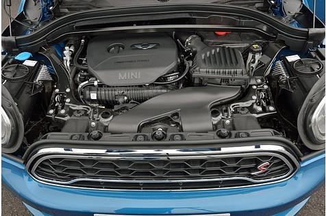 Cooper S, das bedeutet Vierzylinder-Turbo mit 141 kW / 192 PS