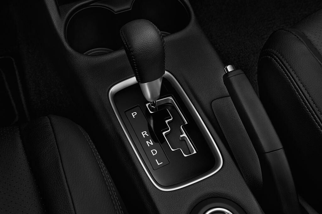 Mitsubishi Outlander (Baujahr 2013) INSTYLE 5 Türen Schalthebel