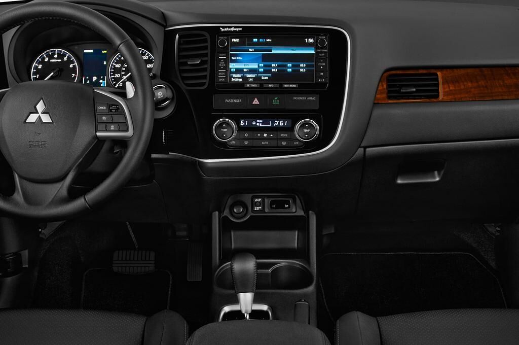 Mitsubishi Outlander (Baujahr 2013) INSTYLE 5 Türen Mittelkonsole