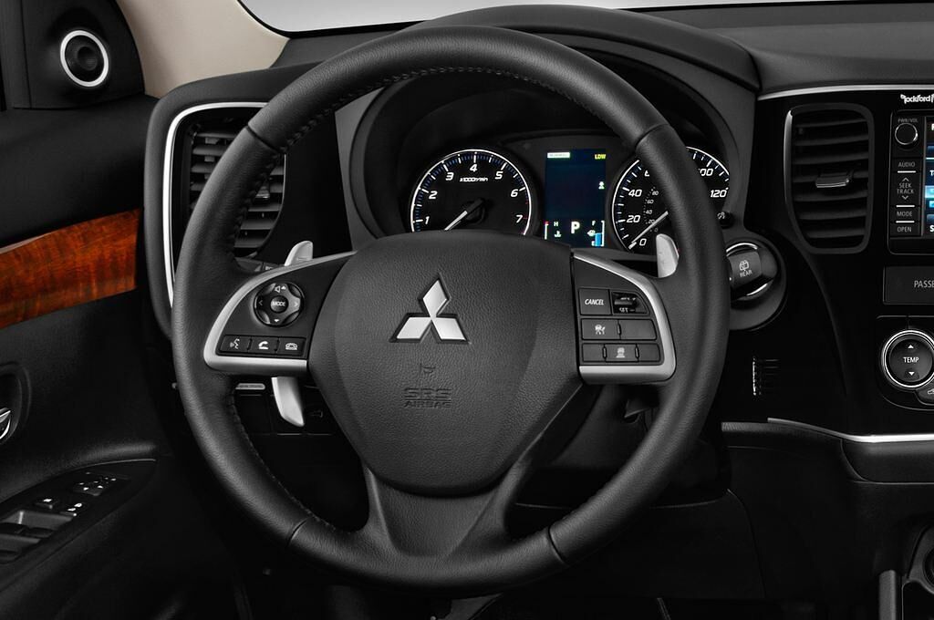 Mitsubishi Outlander (Baujahr 2013) INSTYLE 5 Türen Lenkrad