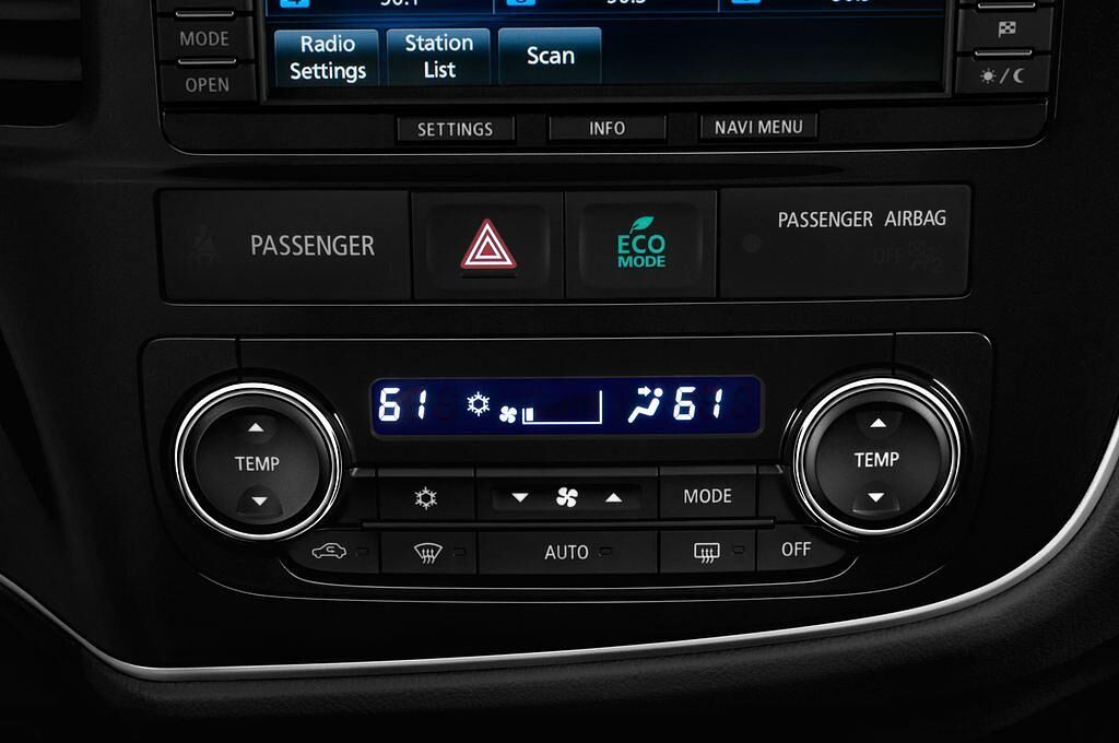 Mitsubishi Outlander (Baujahr 2013) INSTYLE 5 Türen Temperatur und Klimaanlage