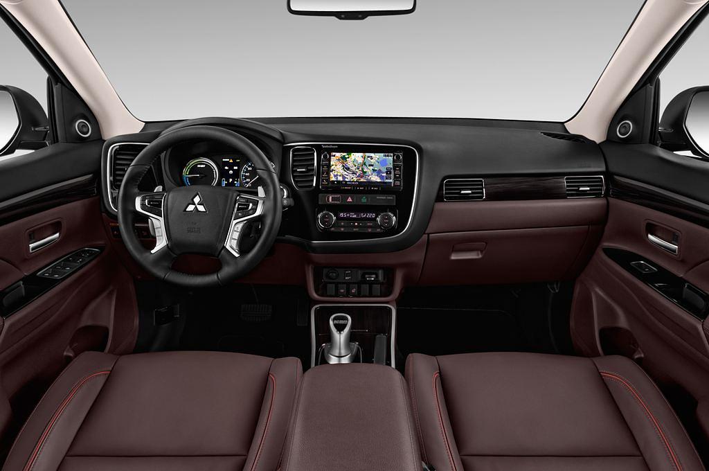 Mitsubishi Outlander (Baujahr 2016) - 5 Türen Cockpit und Innenraum