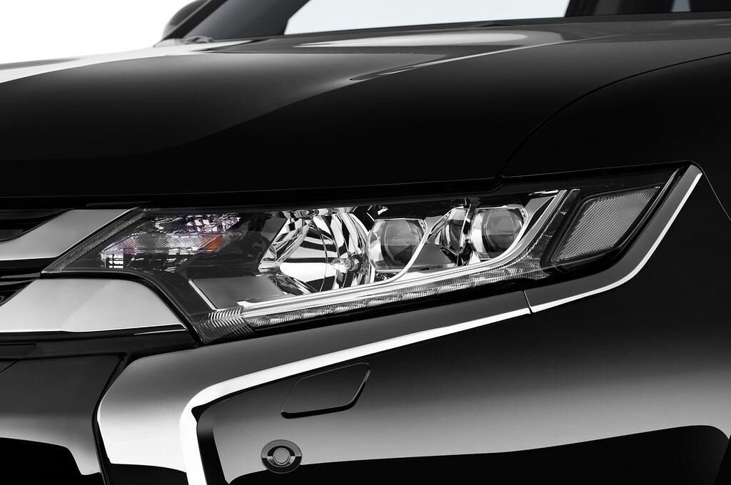 Mitsubishi Outlander (Baujahr 2016) - 5 Türen Scheinwerfer