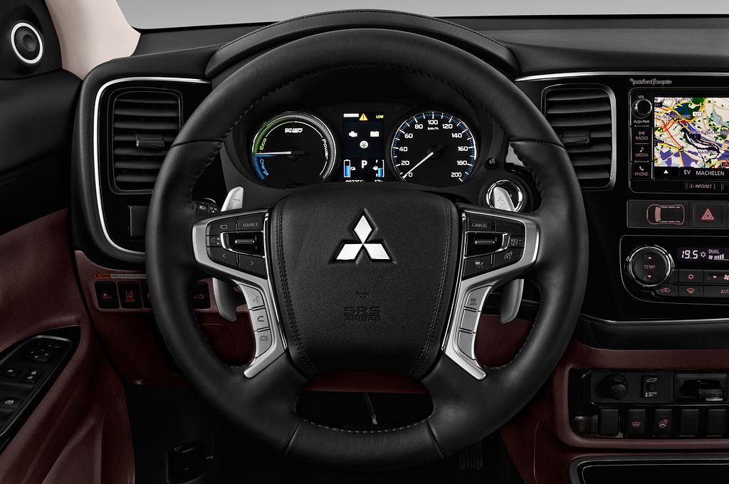 Mitsubishi Outlander (Baujahr 2016) - 5 Türen Lenkrad