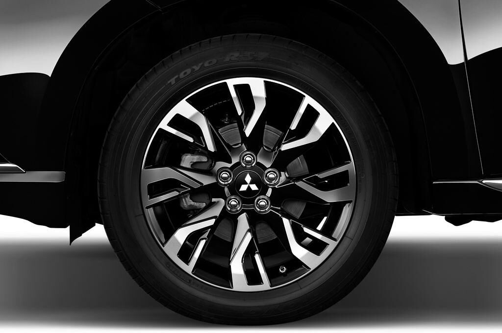Mitsubishi Outlander (Baujahr 2016) - 5 Türen Reifen und Felge