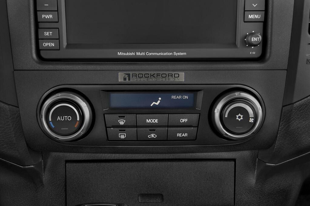 Mitsubishi Pajero (Baujahr 2010) Instyle 5 Türen Temperatur und Klimaanlage