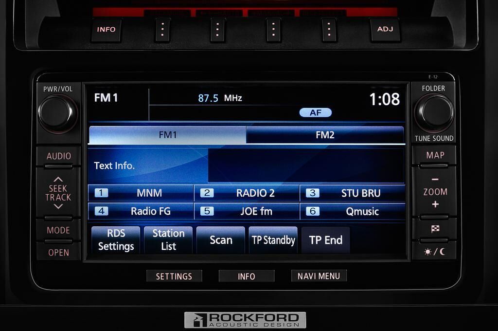 Mitsubishi Pajero (Baujahr 2016) Top 5 Türen Radio und Infotainmentsystem