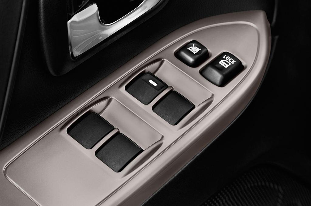 Mitsubishi Pajero (Baujahr 2016) Top 5 Türen Bedienungselemente Tür