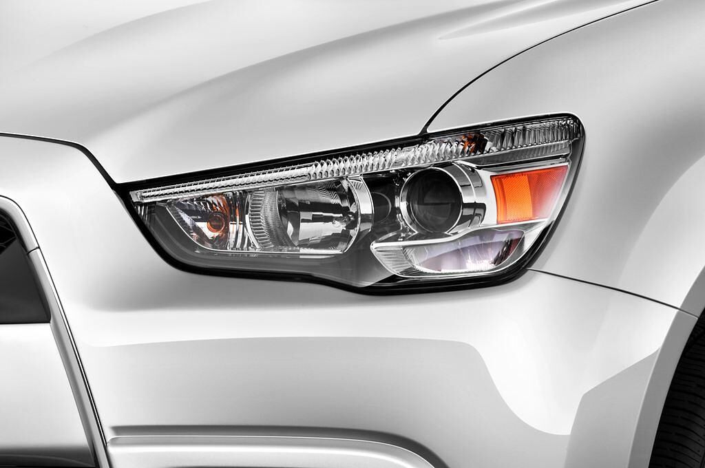 Mitsubishi ASX (Baujahr 2011) Invite 5 Türen Scheinwerfer