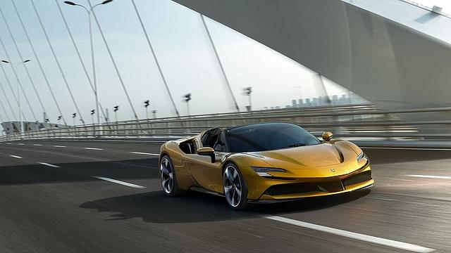 Der Ferrari SF90 Spider hat wie sein Stradale-Bruder 780 kW /1000 Hybrid-PS