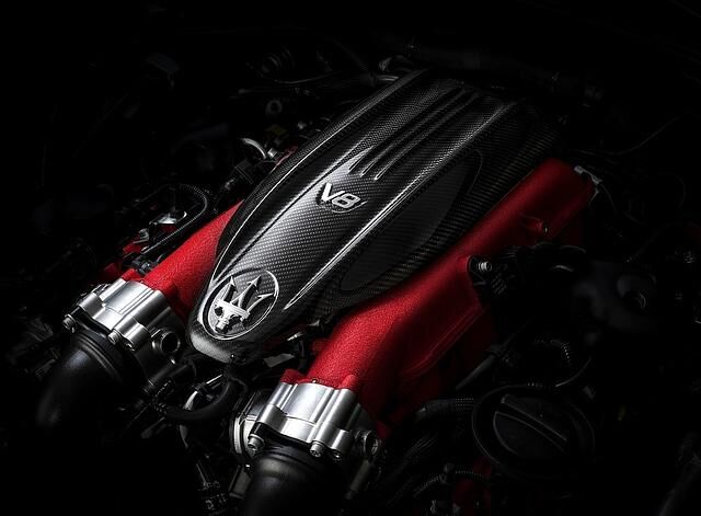 Der 3,8 V8-Biturbo-Motor hat 427 kW / 580 PS