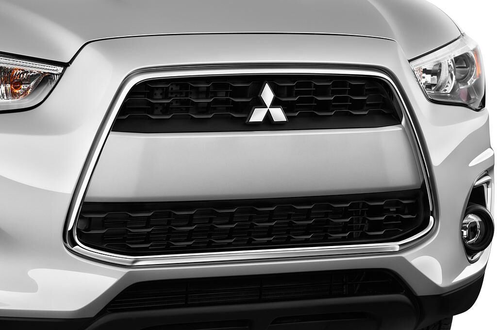 Mitsubishi ASX (Baujahr 2013) Instyle 5 Türen Kühlergrill und Scheinwerfer