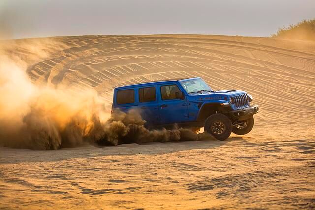 Wie Jeep-Kenner schon an dem markeninternen Offroad-Gütezeichen „Rubicon“ erkennen, ist die neue Wrangler-Variante nicht nur stark, sondern auch extra geländegängig