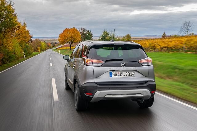Neben optischen Verschönerungen tritt das kleine SUV nun unter anderem mit einer strafferen Fahrwerksabstimmung sowie einer nachjustierten Lenkung an