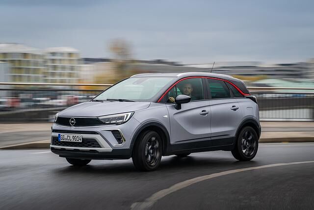 Der Turbo hat keine Mühe, das knapp 1,3 Tonnen schwere Fahrzeug auf Trapp zu bringen
